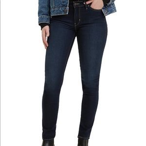 NWOT Levi’s 711 skinny jeans size 26